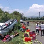 Un vehículo cayó desde el tercer nivel del estacionamiento de Plaza Lilas, ubicada en Paseo de las Lilas y la México-Toluca, en la colonia Lomas de Bezares, alcaldía Miguel Hidalgo